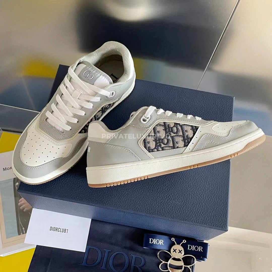 B27 Low-Top Sneaker