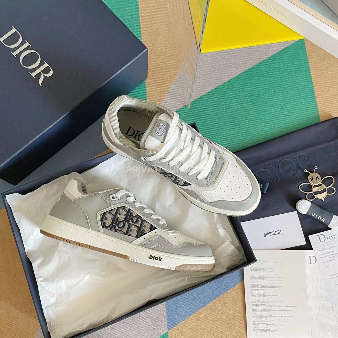 B27 Low-Top Sneaker