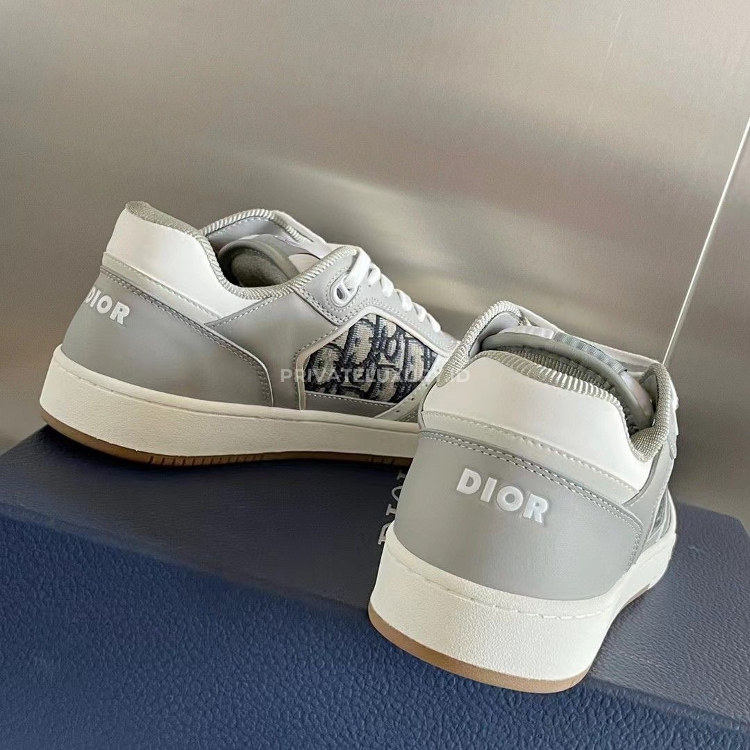 B27 Low-Top Sneaker