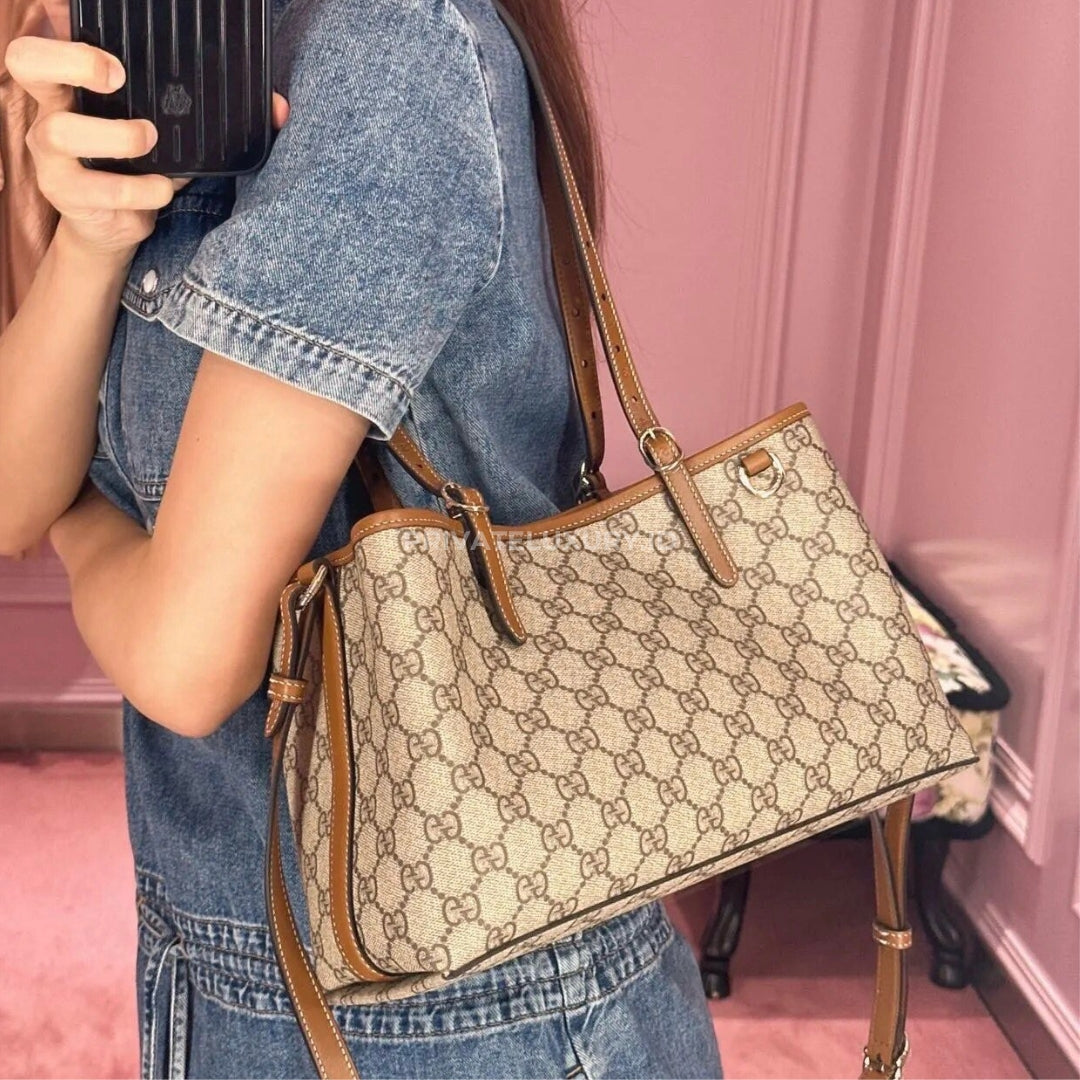 GG Emblem Medium Tote Bag