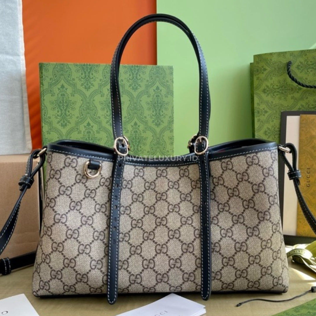 GG Emblem Medium Tote Bag