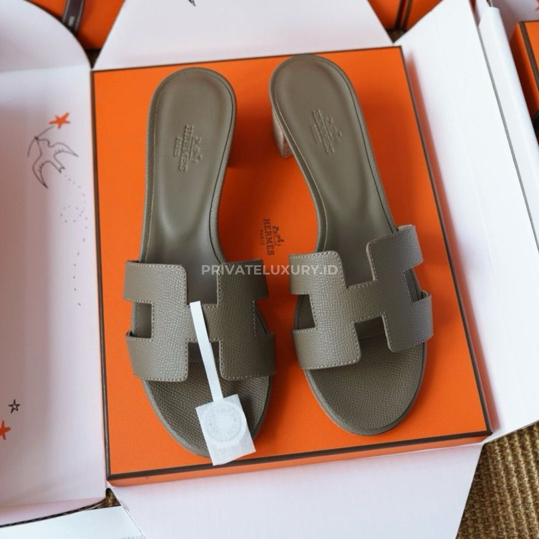 Oasis Sandal