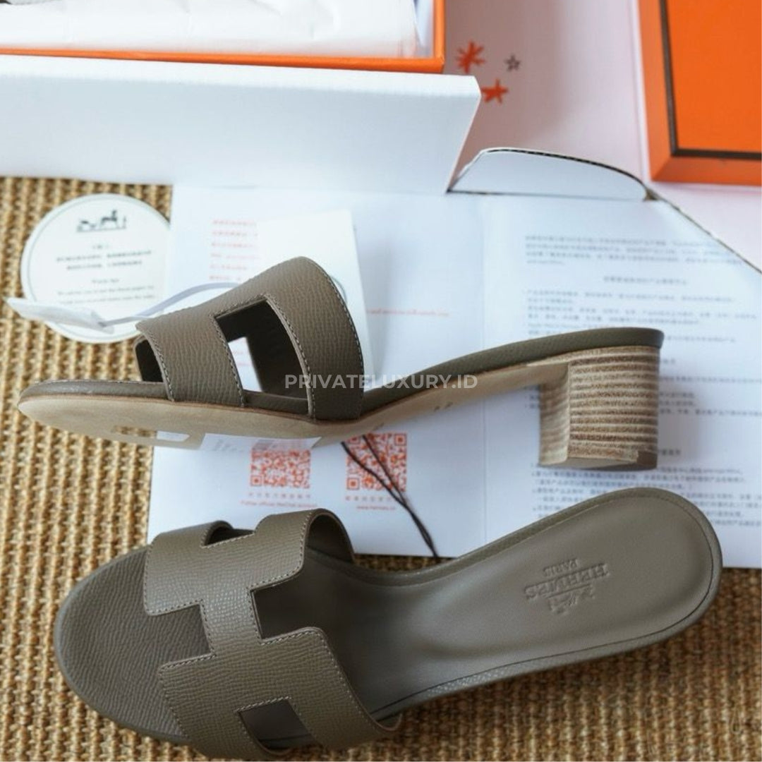 Oasis Sandal
