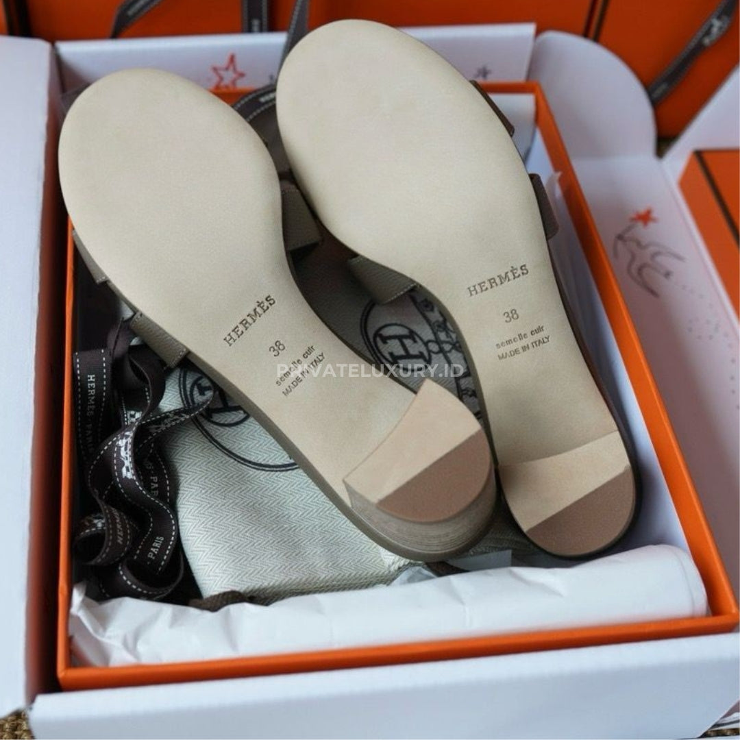 Oasis Sandal