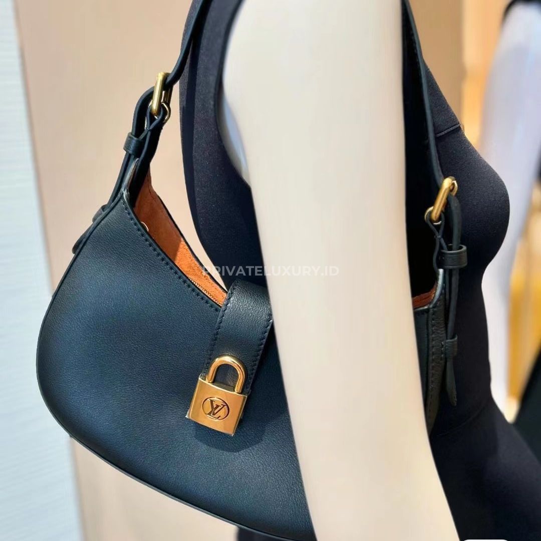 Low Key Shoulder Bag